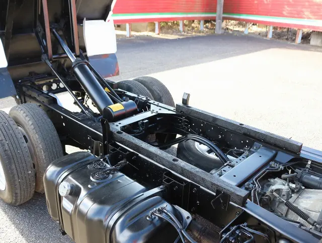 いすゞ エルフ PB-NKR81AD(2WD)の写真22