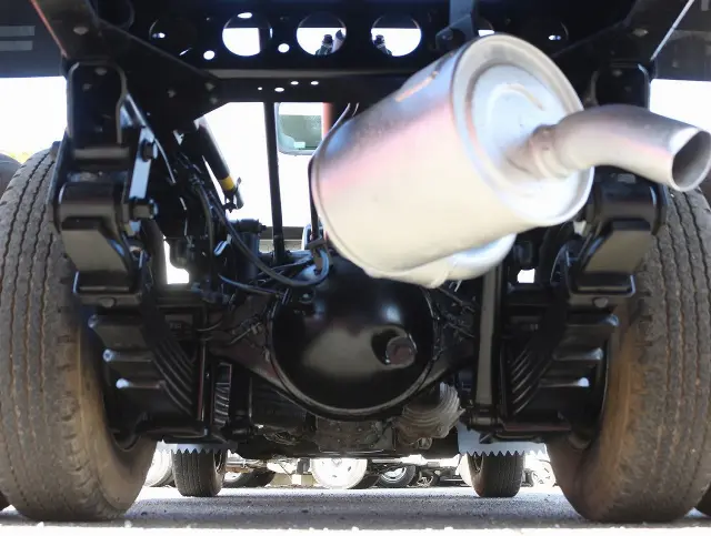 いすゞ エルフ PB-NKR81AD(2WD)の写真30