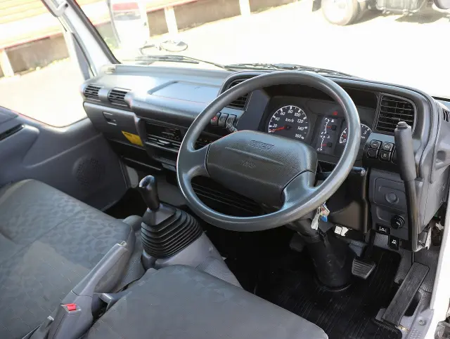 いすゞ エルフ PB-NKR81AD(2WD)の写真36