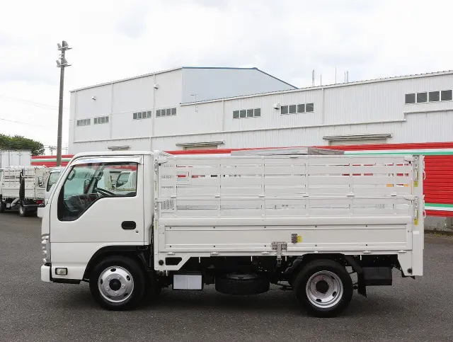 いすゞ エルフ TRG-NKR85A(2WD)の写真8