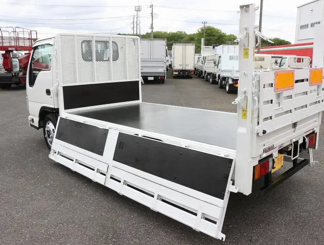 いすゞ エルフ TRG-NKR85A(2WD)の写真14