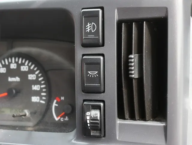 いすゞ エルフ TRG-NKR85A(2WD)の写真37