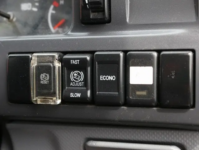 いすゞ エルフ TRG-NKR85A(2WD)の写真38