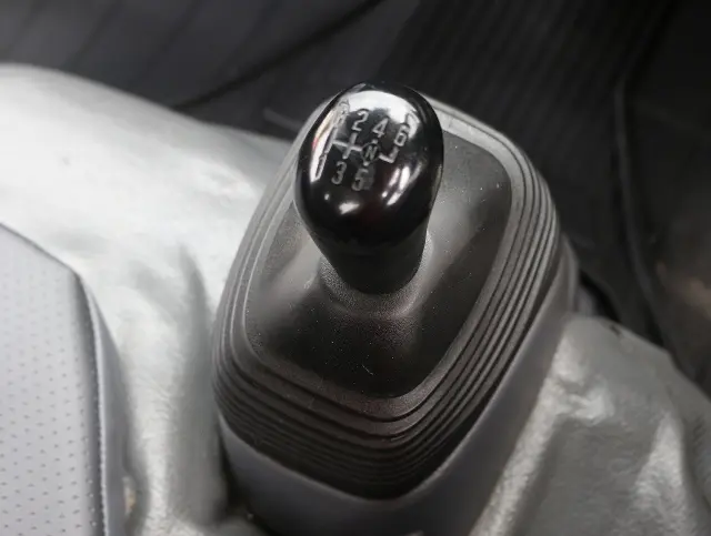 いすゞ エルフ TRG-NKR85A(2WD)の写真41