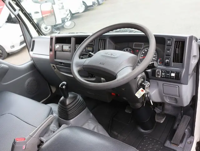 いすゞ エルフ TRG-NKR85A(2WD)の写真46