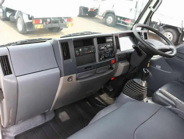 いすゞ エルフ TRG-NKR85A(2WD)の写真47