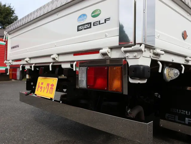 いすゞ エルフ TRG-NLR85AR(2WD)の写真11
