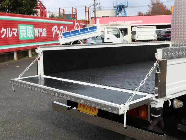 いすゞ エルフ TRG-NLR85AR(2WD)の写真12