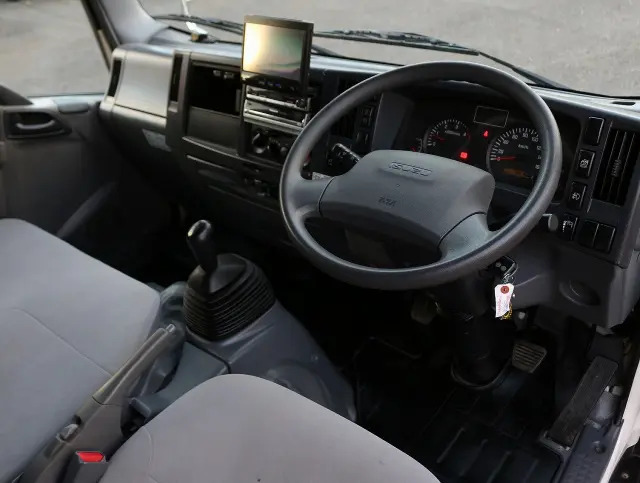 いすゞ エルフ TRG-NLR85AR(2WD)の写真27