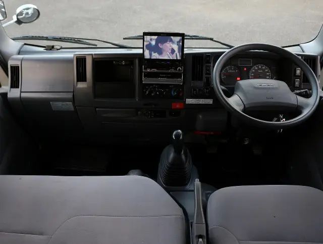 いすゞ エルフ TRG-NLR85AR(2WD)の写真31