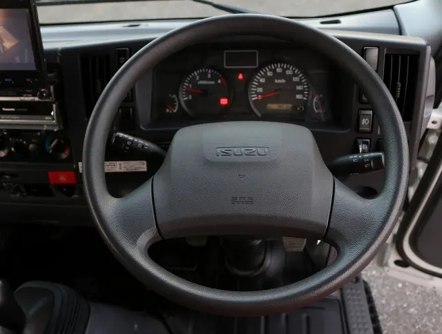 いすゞ エルフ TRG-NLR85AR(2WD)の写真32