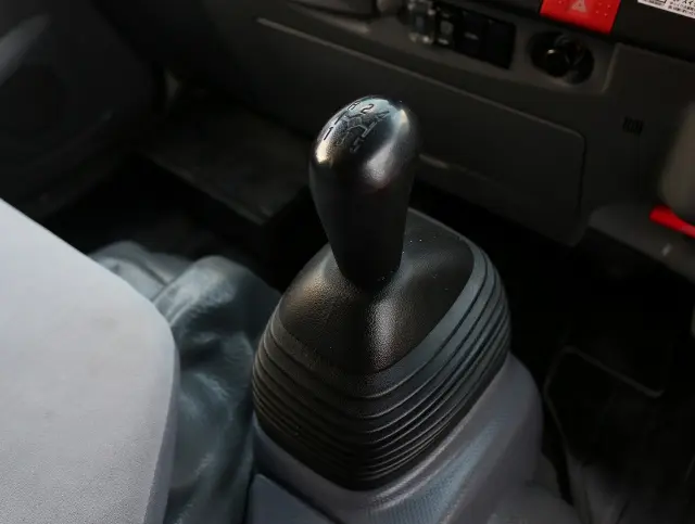 いすゞ エルフ TRG-NLR85AR(2WD)の写真34