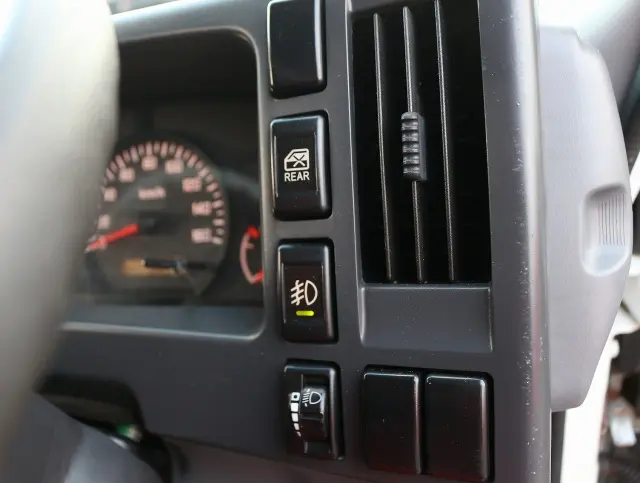 いすゞ エルフ TRG-NLR85AR(2WD)の写真38