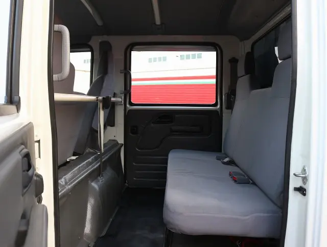 いすゞ エルフ TRG-NLR85AR(2WD)の写真43