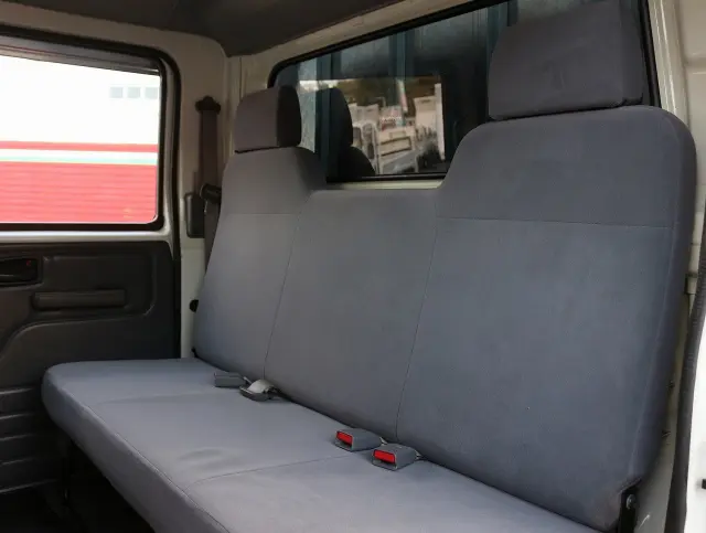 いすゞ エルフ TRG-NLR85AR(2WD)の写真44