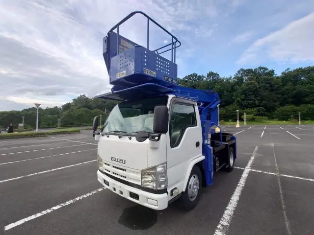 いすゞ エルフ BKG-NKR85N(2WD)の写真5