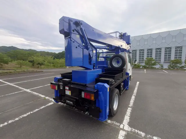 いすゞ エルフ BKG-NKR85N(2WD)の写真6