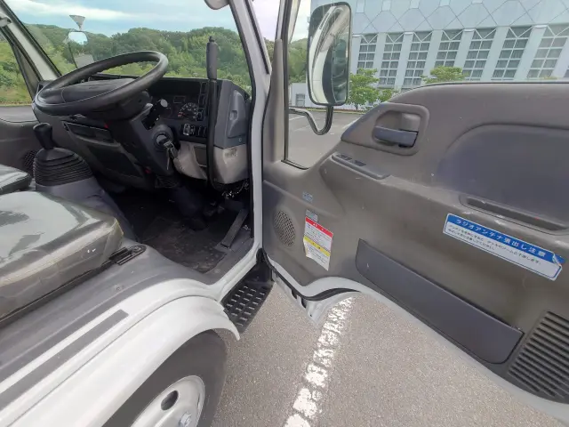 いすゞ エルフ BKG-NKR85N(2WD)の写真8