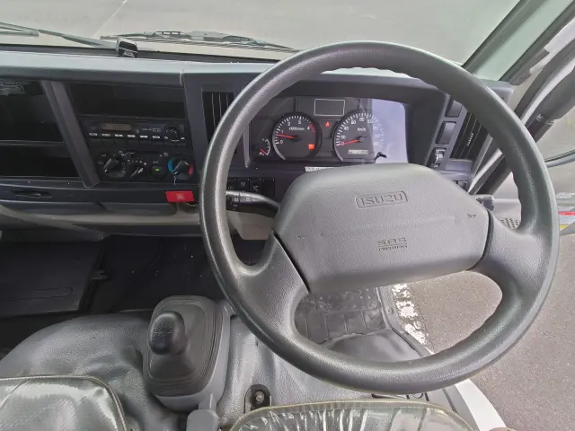 いすゞ エルフ BKG-NKR85N(2WD)の写真10