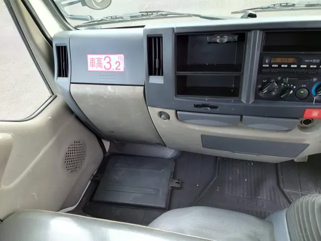 いすゞ エルフ BKG-NKR85N(2WD)の写真11