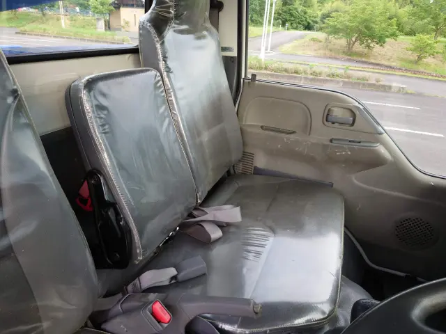 いすゞ エルフ BKG-NKR85N(2WD)の写真12