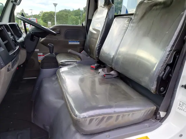 いすゞ エルフ BKG-NKR85N(2WD)の写真13