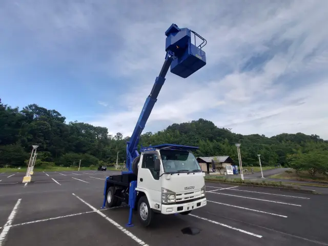 いすゞ エルフ BKG-NKR85N(2WD)の写真14