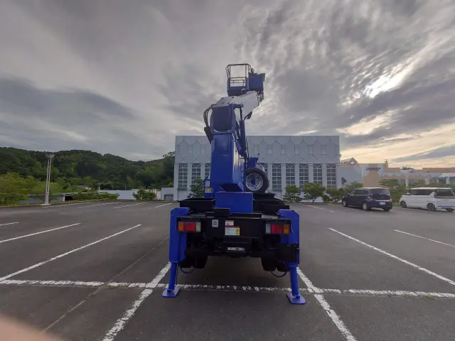 いすゞ エルフ BKG-NKR85N(2WD)の写真17