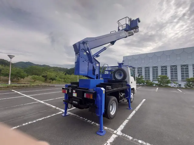 いすゞ エルフ BKG-NKR85N(2WD)の写真19