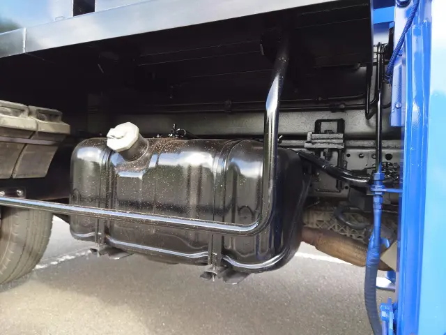 いすゞ エルフ BKG-NKR85N(2WD)の写真22