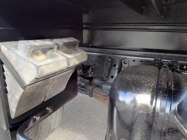 いすゞ エルフ BKG-NKR85N(2WD)の写真23