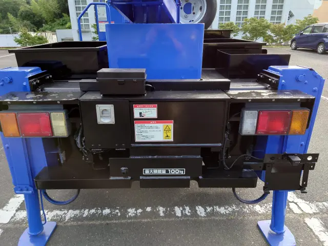 いすゞ エルフ BKG-NKR85N(2WD)の写真26