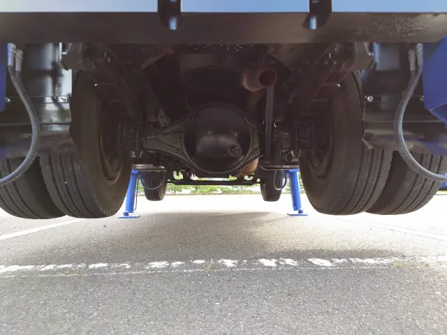 いすゞ エルフ BKG-NKR85N(2WD)の写真27