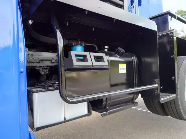 いすゞ エルフ BKG-NKR85N(2WD)の写真29