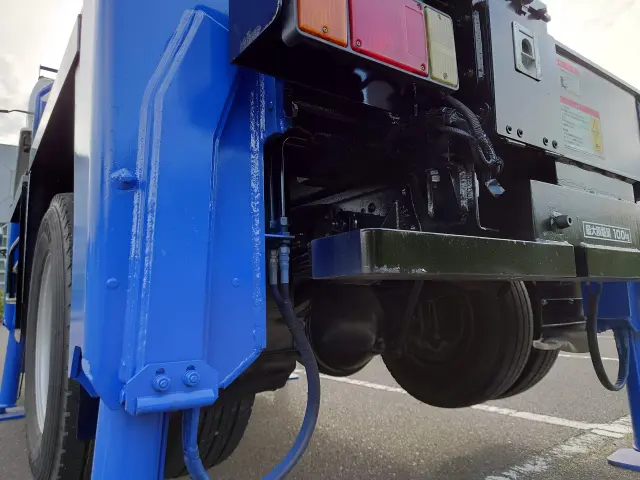 いすゞ エルフ BKG-NKR85N(2WD)の写真31