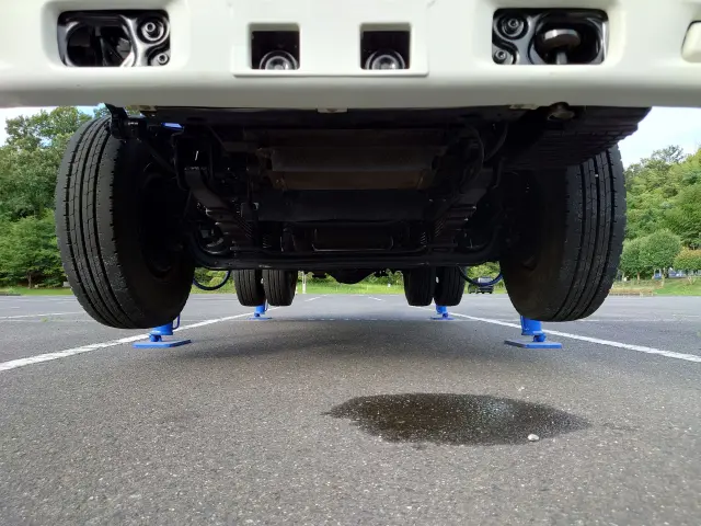 いすゞ エルフ BKG-NKR85N(2WD)の写真33