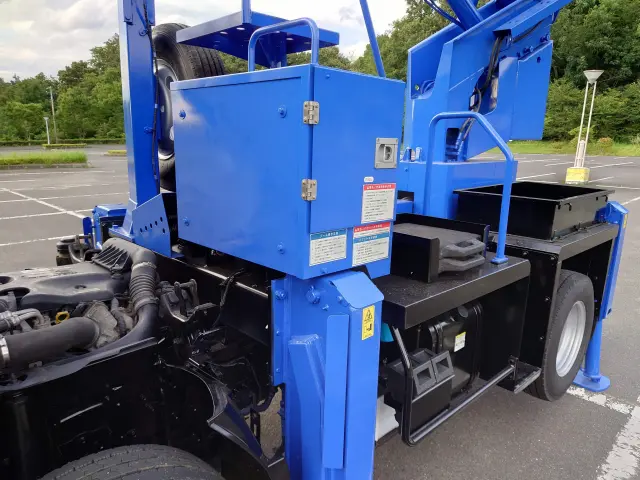 いすゞ エルフ BKG-NKR85N(2WD)の写真37