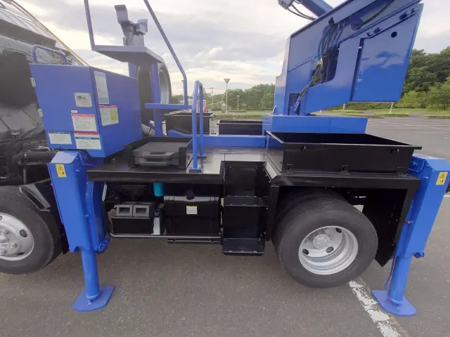 いすゞ エルフ BKG-NKR85N(2WD)の写真38