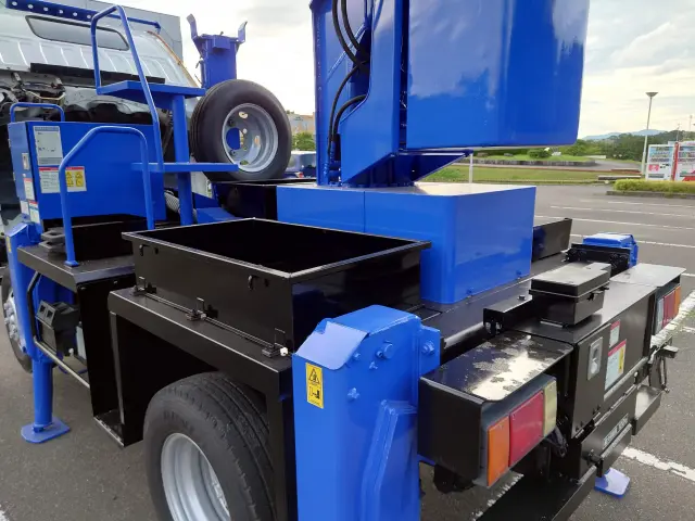 いすゞ エルフ BKG-NKR85N(2WD)の写真39