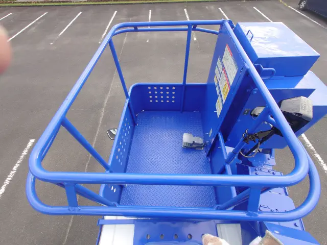 いすゞ エルフ BKG-NKR85N(2WD)の写真43