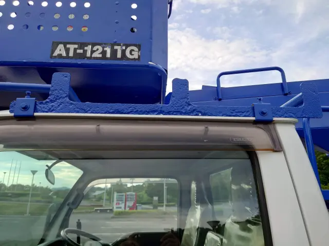 いすゞ エルフ BKG-NKR85N(2WD)の写真46