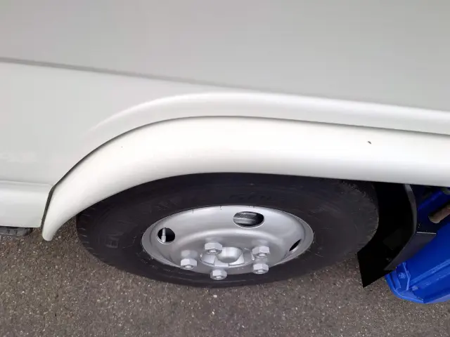 いすゞ エルフ BKG-NKR85N(2WD)の写真48