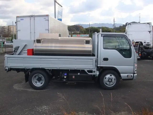 いすゞ エルフ 2RG-NKR88A(2WD)の写真4