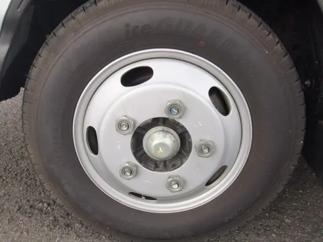 いすゞ エルフ 2RG-NKR88A(2WD)の写真15