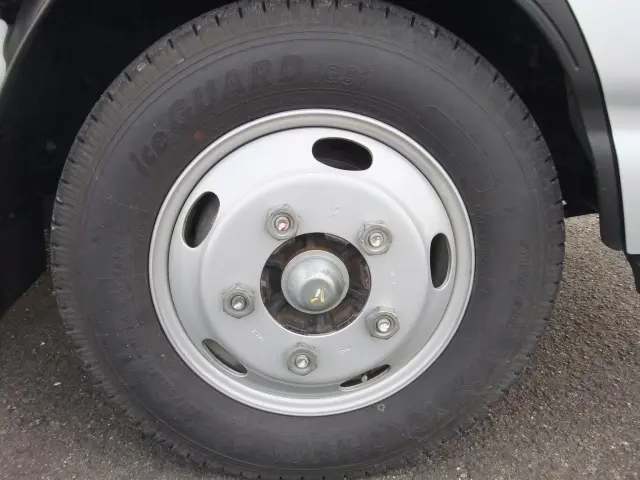 いすゞ エルフ 2RG-NKR88A(2WD)の写真18