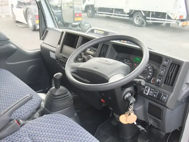 いすゞ エルフ 2RG-NKR88A(2WD)の写真21
