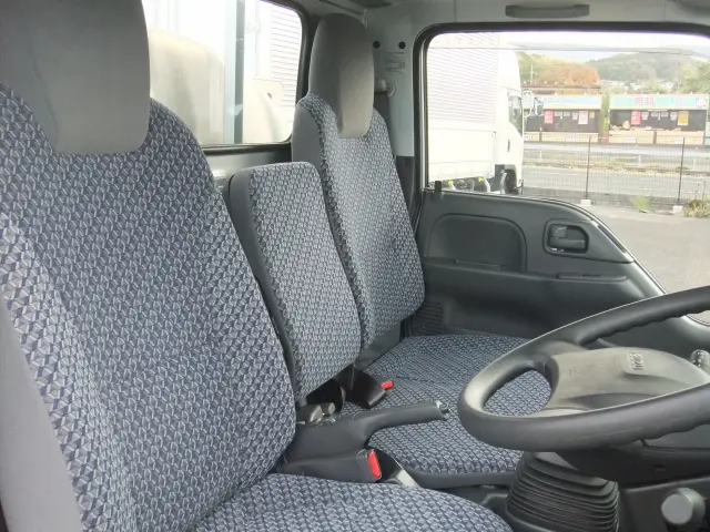 いすゞ エルフ 2RG-NKR88A(2WD)の写真22