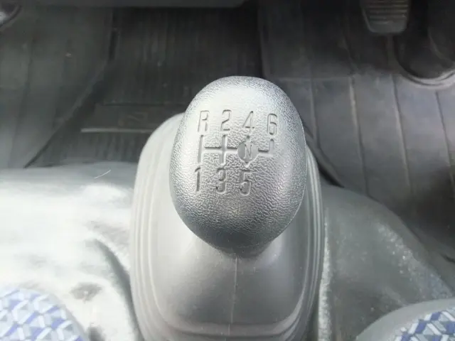 いすゞ エルフ 2RG-NKR88A(2WD)の写真23