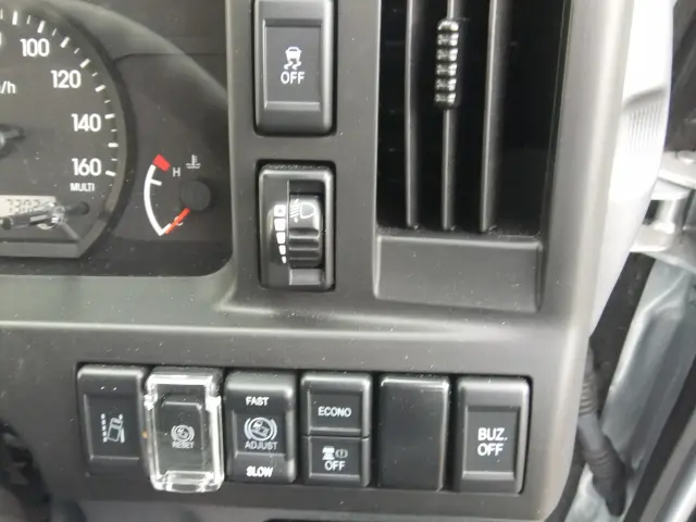 いすゞ エルフ 2RG-NKR88A(2WD)の写真27