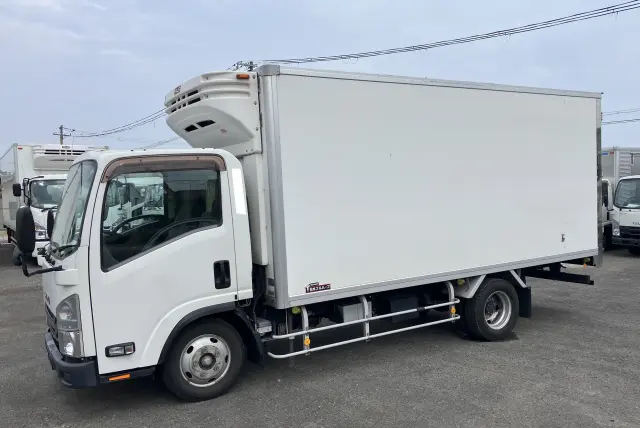 いすゞ エルフ TPG-NMR85AN(2WD)の写真2